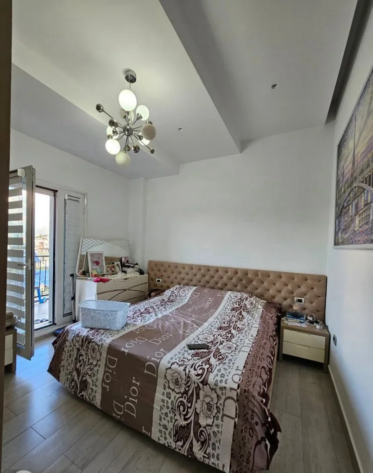 Tirane, affitto mensile appartamento 1+1 Piano 5, 70 m² 550 € (CODRA E DIELLIT)