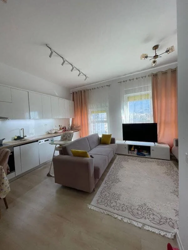 Tirane, affitto di appartamento 2+1 al quinto piano, 90 m², 500 € (ALI DEMI)
