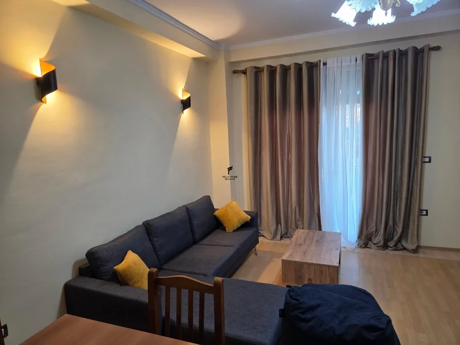 Tirane, affitto appartamento 1+1 al terzo piano, 70 m², 600 € (SIRI KODRA)