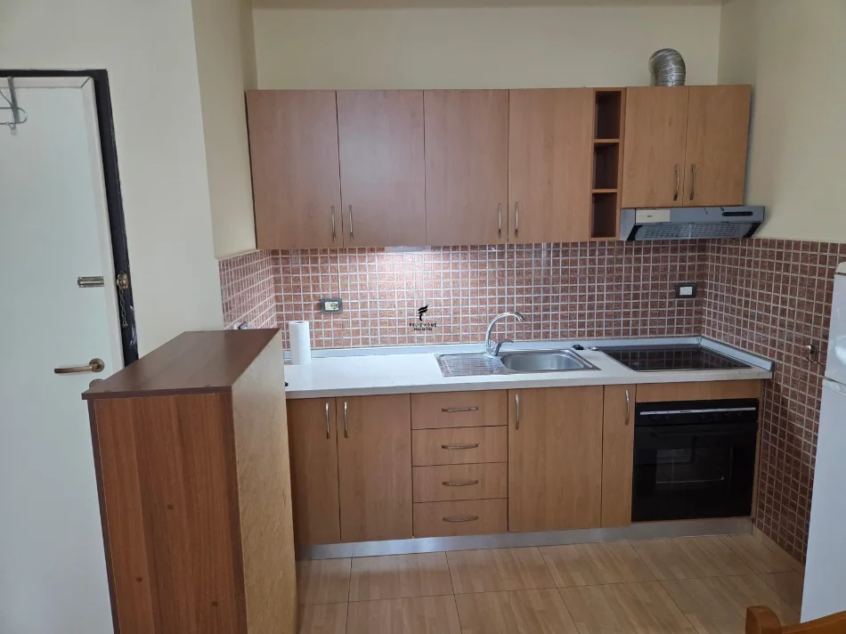 Tirane, affitto appartamento 1+1 al terzo piano, 70 m², 600 € (SIRI KODRA)