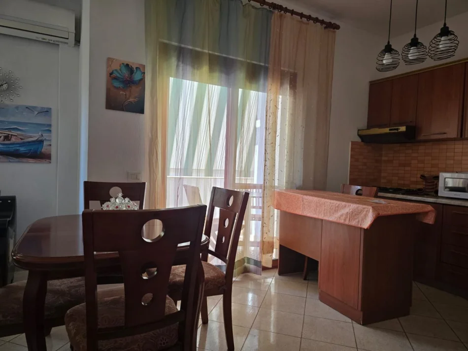 Tirane, affitto appartamento 2+1 Piano 3, 120 m² 650 € (Rruga Siri Kodra)