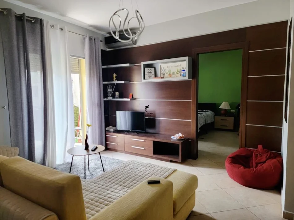 Tirane, affitto appartamento 1+1 al terzo piano, 70 m², 450 € (ALI DEMI)