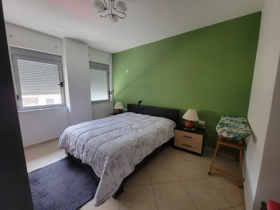 Tirane, affitto appartamento 1+1 al terzo piano, 70 m², 450 € (ALI DEMI)