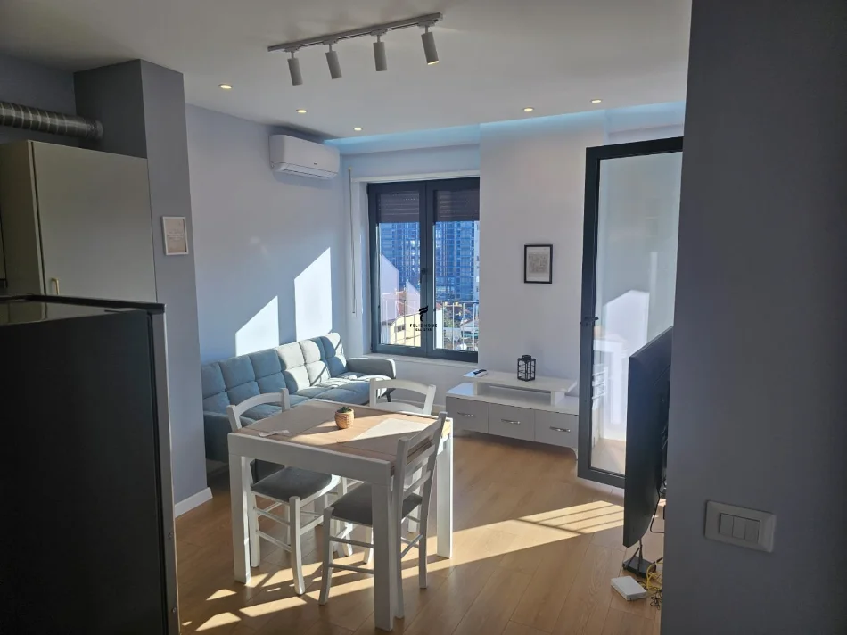 Tirane, affitto mensile appartamento 1+1 Piano 7, 60 m² 600 € (STAZIONE TRENI)