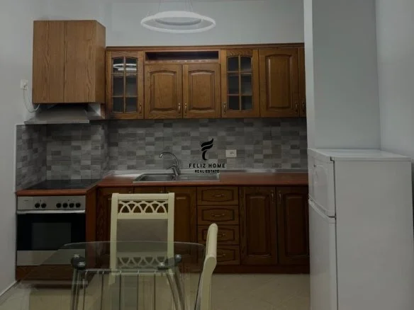 Tirana, affitto mensile appartamento 1+1+Balcone Piano 3, 70 m² 500 € (Codice Diellit)
