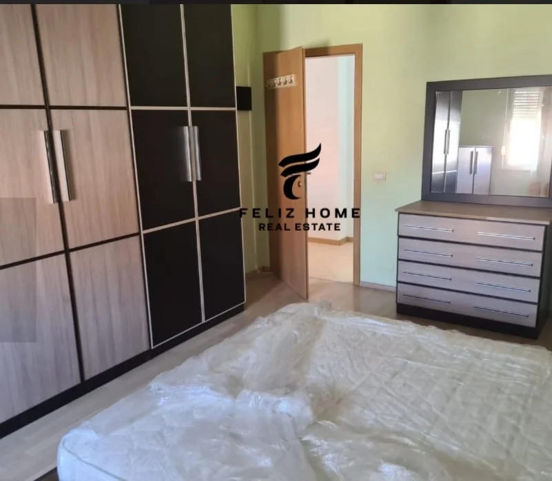Tirane, affitto appartamento 2+1 al quinto piano, 106 m², 700 € (BLLOKU)