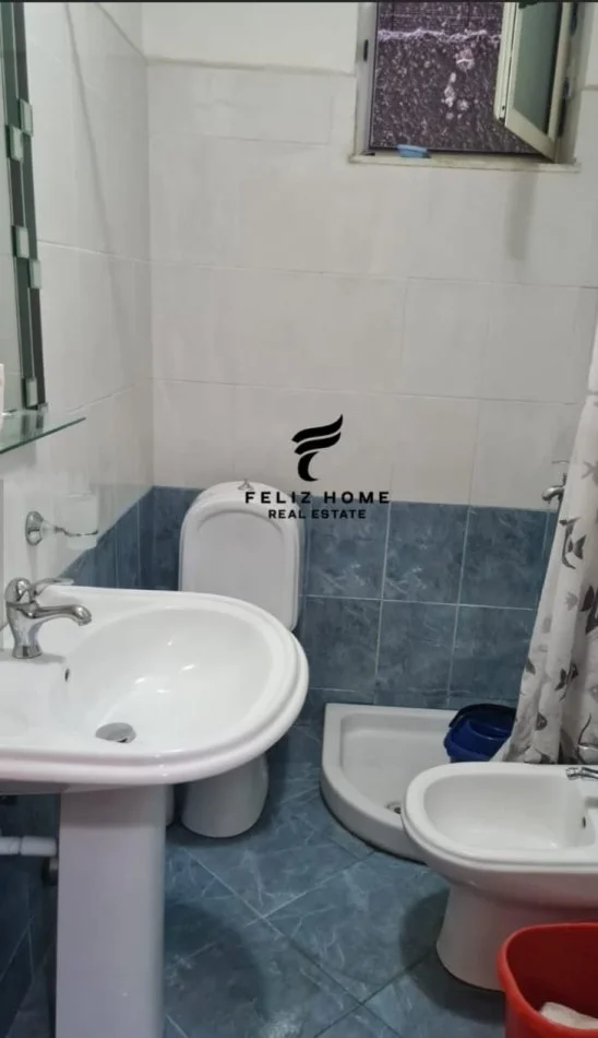 Tirane, affitto appartamento 2+1 al quinto piano, 106 m², 700 € (BLLOKU)