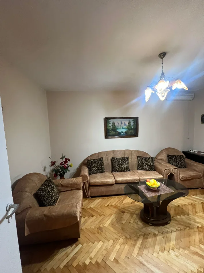Tirane, jepet me qera apartament 2+1 Kati 1, 90 m² 500 € (21 DHJETORI)