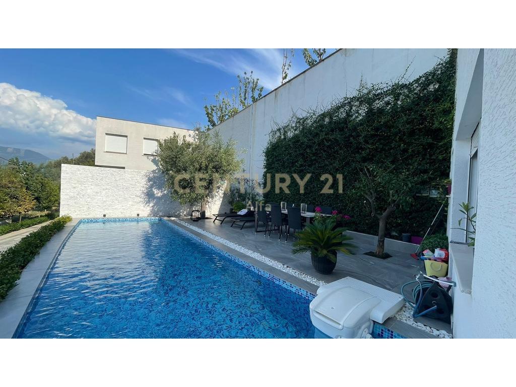 QIRA, Villa Premium con Piscina, Residenza Kodra e Diellit 2