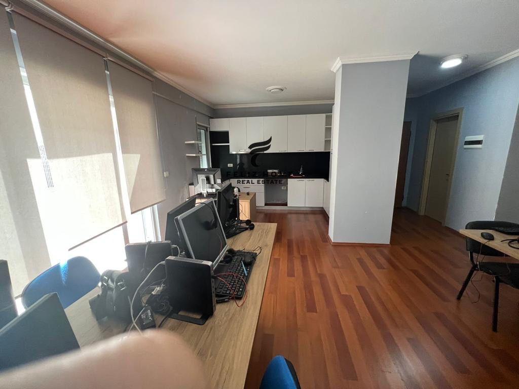 Commercial Space for Rent 100m2 5 Floors 600 Euros