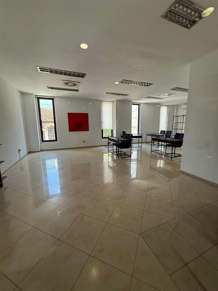 Commercial Space for Rent 66 m2 Downtown 1000 EURO