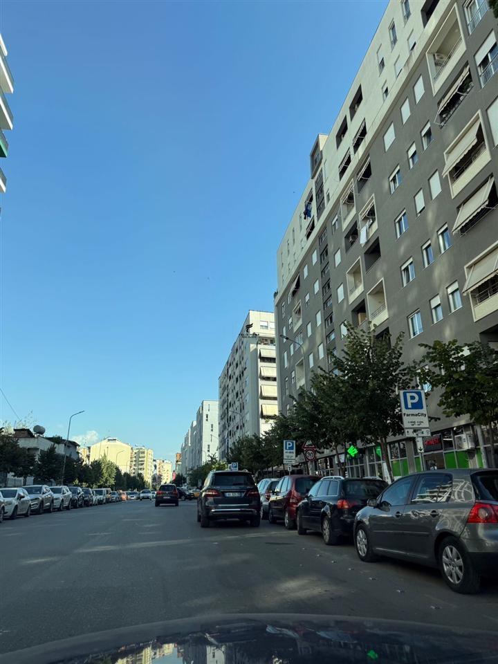 ZYRE ME QERA 1+1 KOMUNA E PARISIT 800 EURO