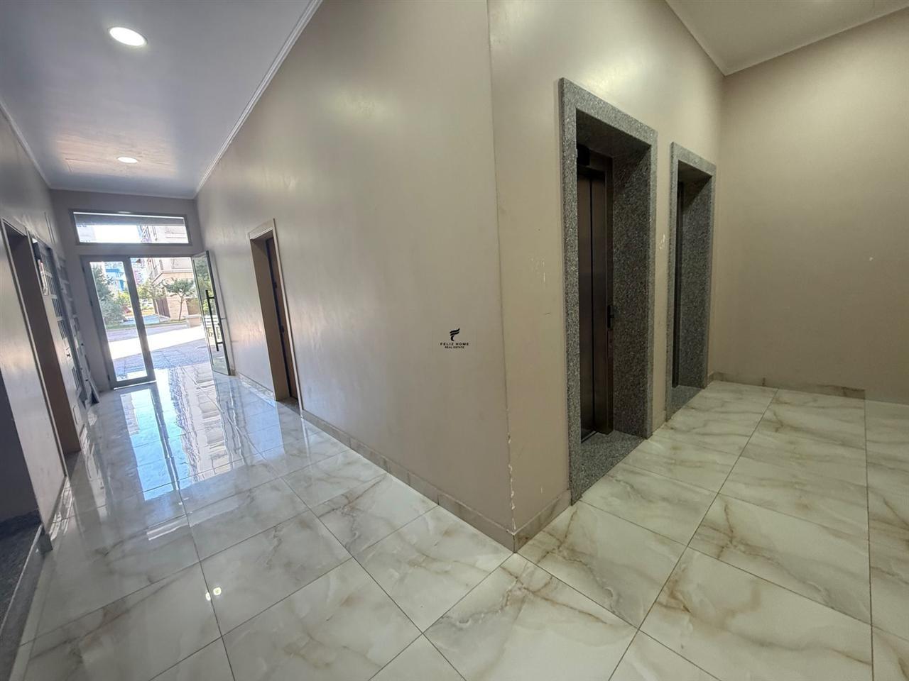 ZYRE ME QERA 1+1 KOMUNA E PARISIT 800 EURO