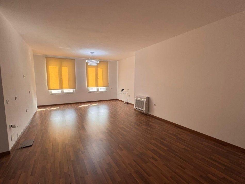 ZYRE ME QERA 57M2 RRUGA ELBASANIT 800 EURO
