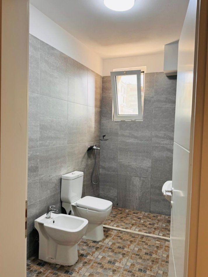 ZYRE ME QERA 57M2 RRUGA ELBASANIT 800 EURO