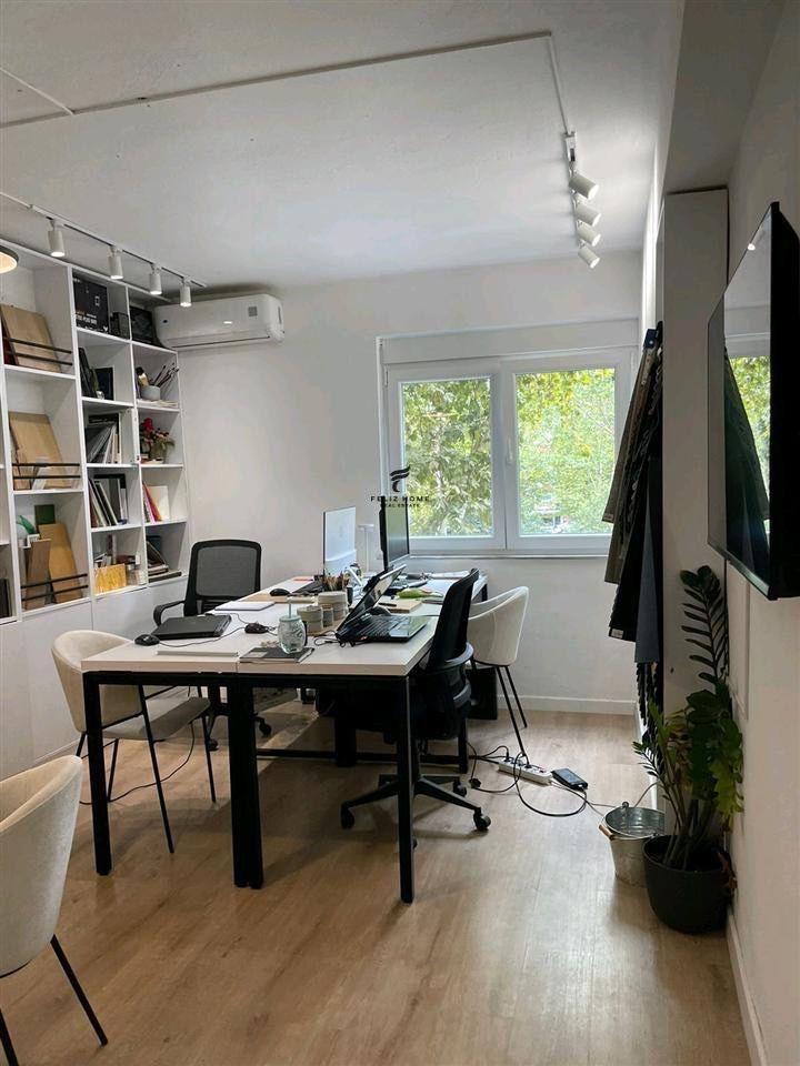Vetrina con vetrina su Bulevardi Gjergj Fishta 30m2 330 euro