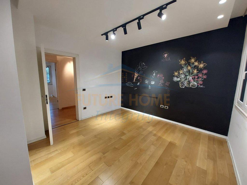 0683487469 Qera, Apartament për Zyra, Blloku, Tiranë