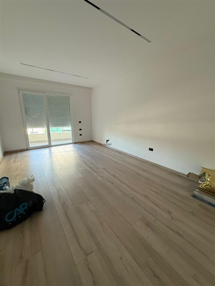 ZYRE ME QERA 1+1 70 M2 KOMUNA E PARISIT 700 EURO