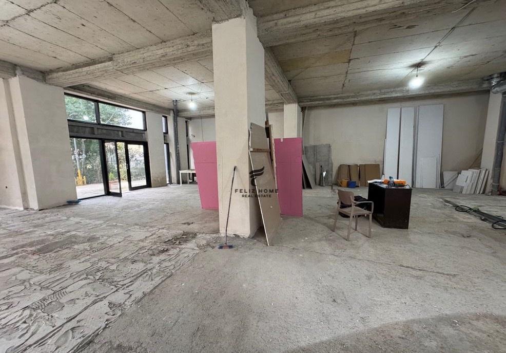 Commercial Space for Rent 210 m² Building 1400 Euro