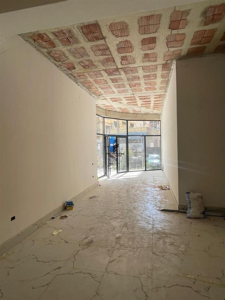 SHOP FOR RENT 103m2 CITY CENTER 1,400 EURO