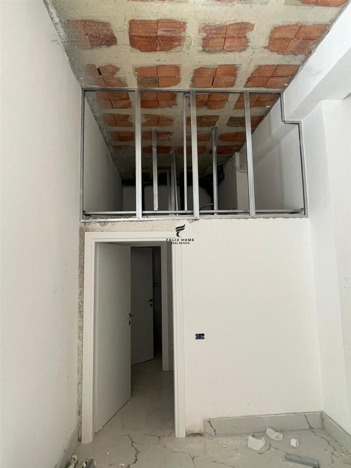 SHOP FOR RENT 103m2 CITY CENTER 1,400 EURO