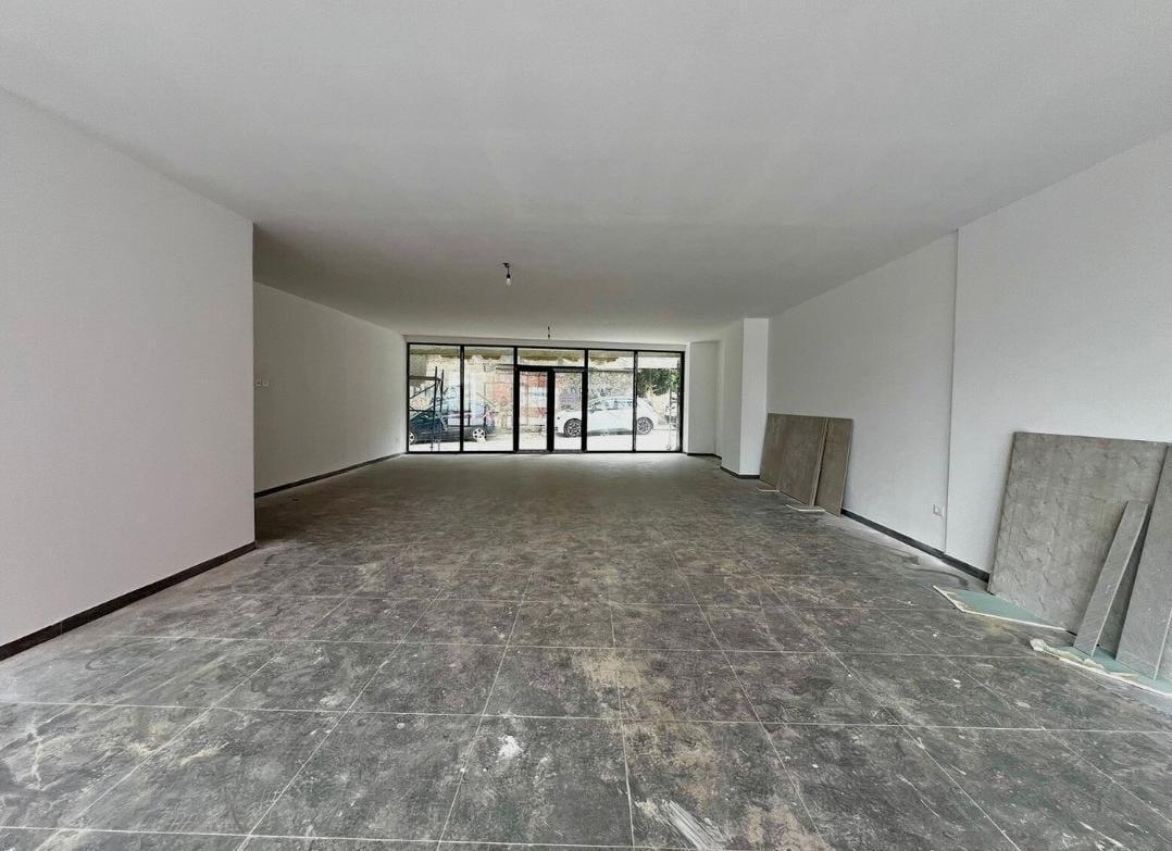 RETAIL SPACE WITH 120m2 ON DIBRES STREET