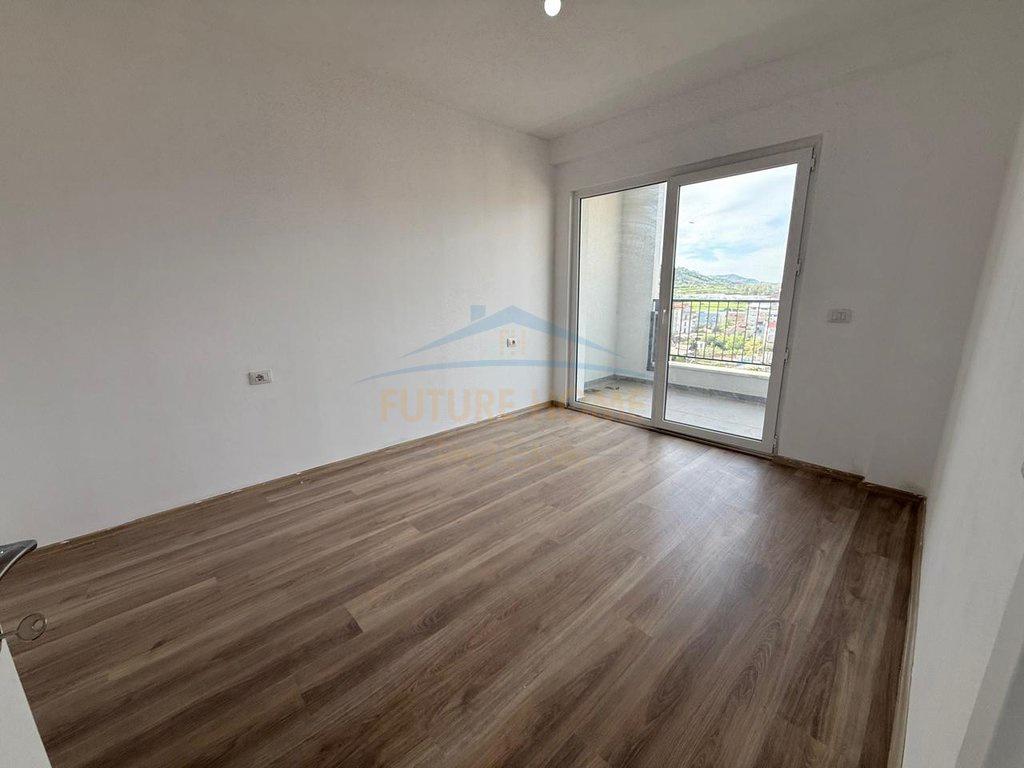 0695136472 Shitet, Apartament 2+1+2+Post Parkim, Kombinat