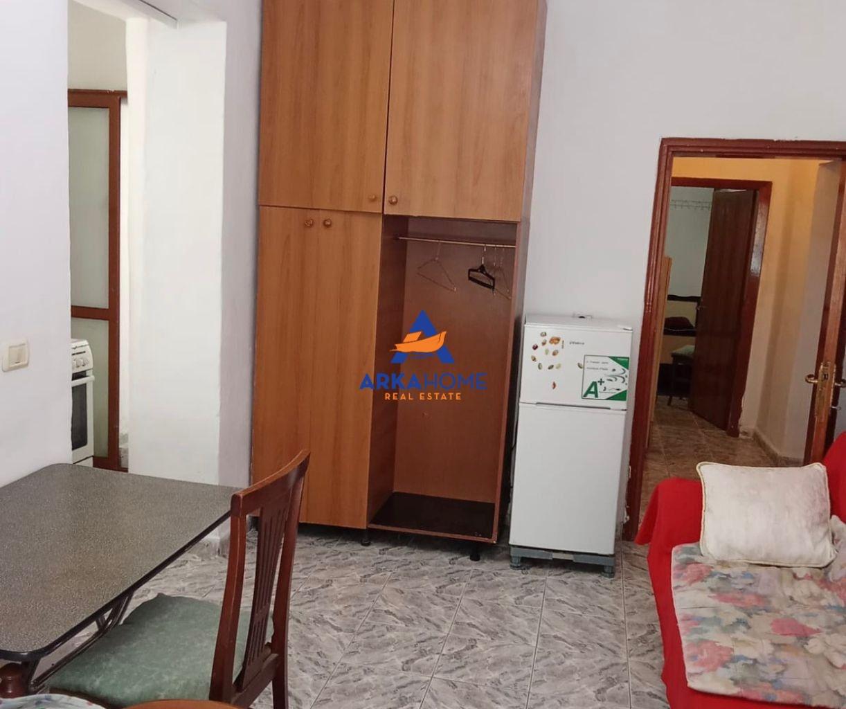 JEPET APARTAMENT ME QERA 2+1 "TEK RRUGA E ELBASANIT " 40.000