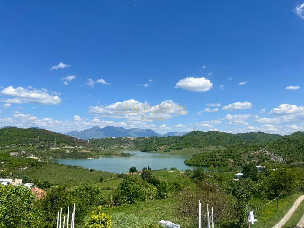Vendita di Ville Private e Terreni con Vista Panoramica sul Lago