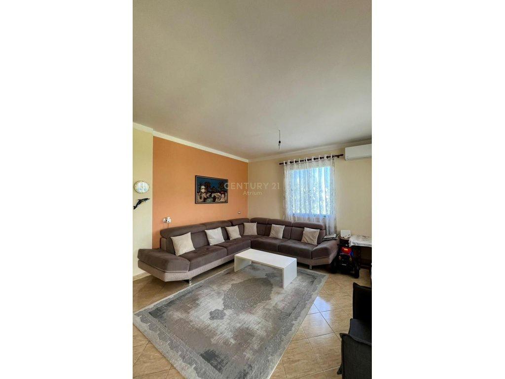 Vendita di Ville Private e Terreni con Vista Panoramica sul Lago