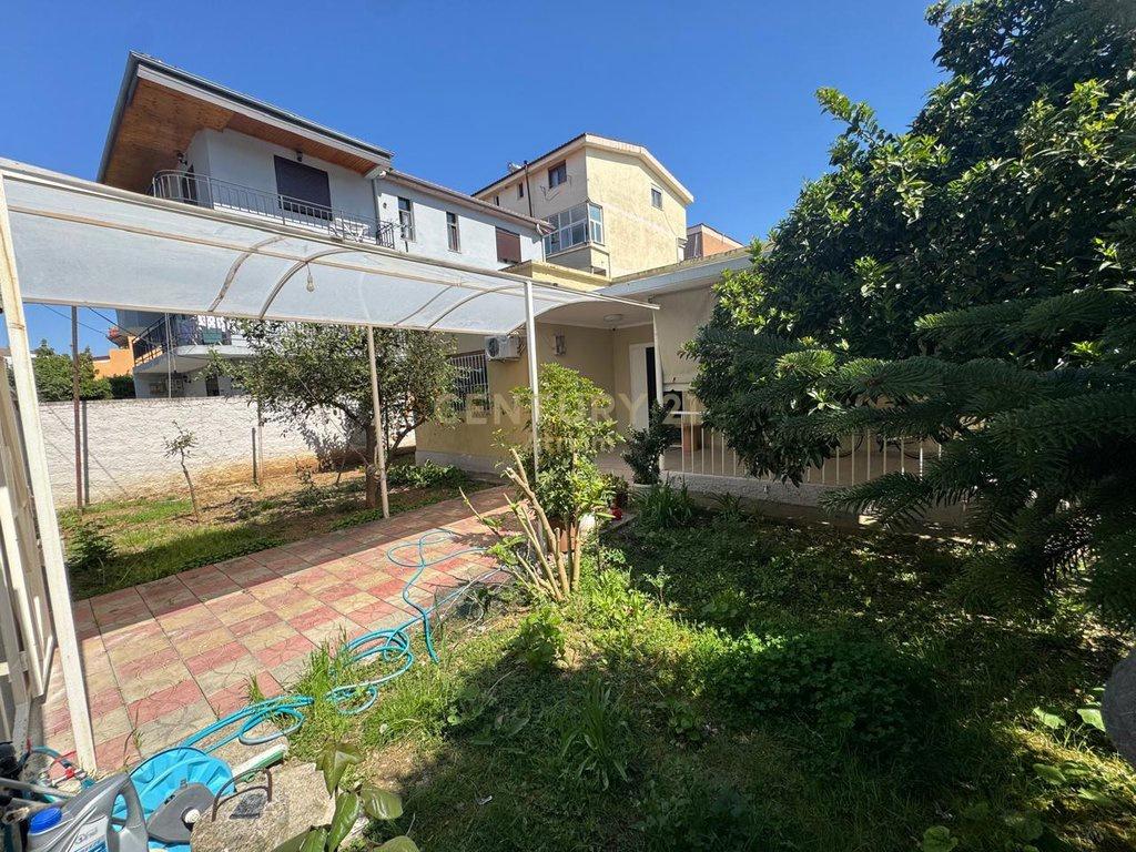 SHITET SHTEPI PRIVATE ME SIPERFAQE TRUALLI 287 M2 PRANE SPIT