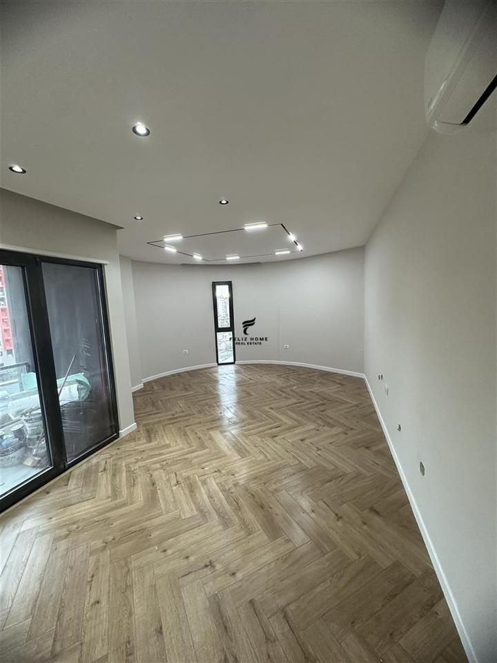 ZYRE ME QERA 130 M2 ASTIR 1.100 EURO