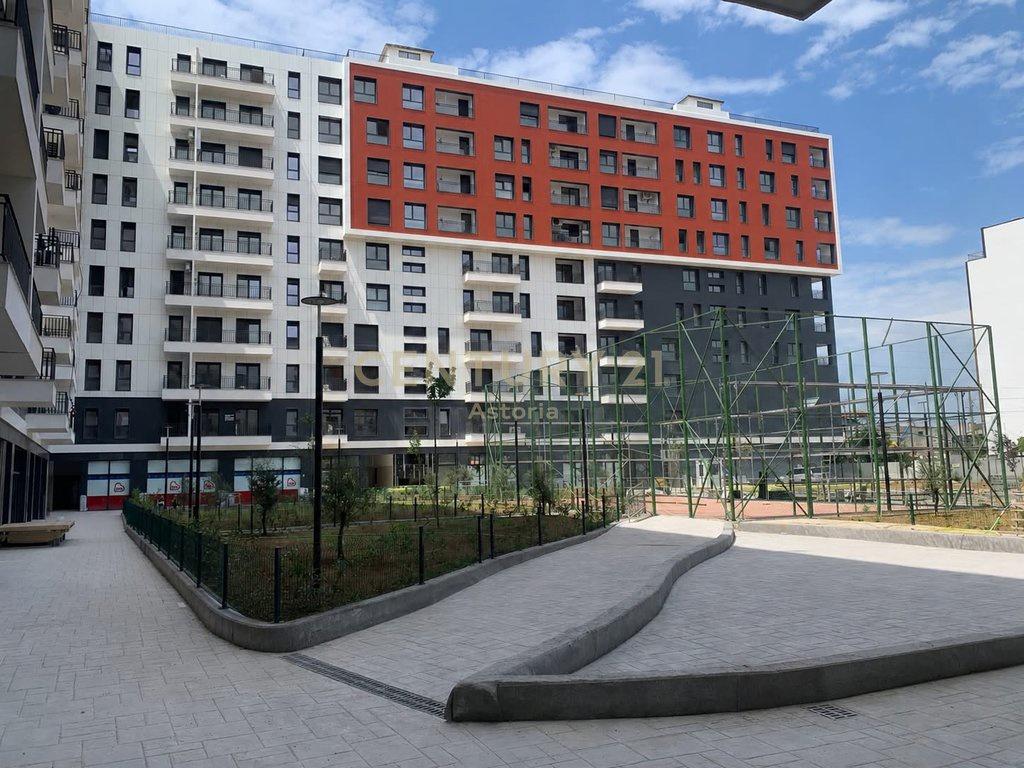 Apartament 2+1+2 totalisht i ri për shitje në Bulevardin e R