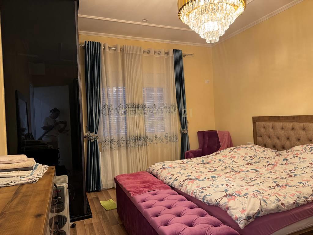 Vilë 4 katshe in vendita a Kodra e Priftit