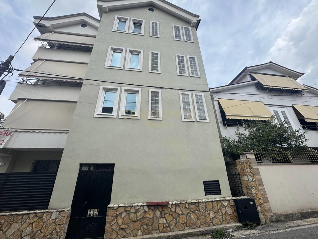 Vilë 4 katshe in vendita a Kodra e Priftit