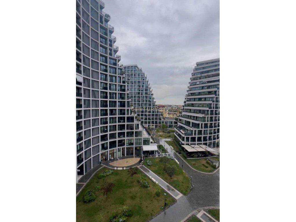 OFROHET AMBIENT PREMIUM ZYRE ME QIRA TE LAKE VIEW RESIDENCES