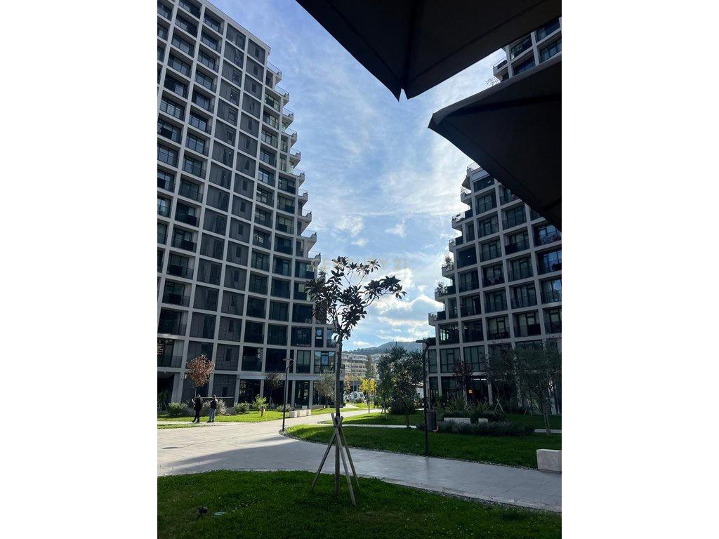 OFFERTA UFFICIO PREMIUM ZYRE CON VISTA LAGO IN LOCAZIONE