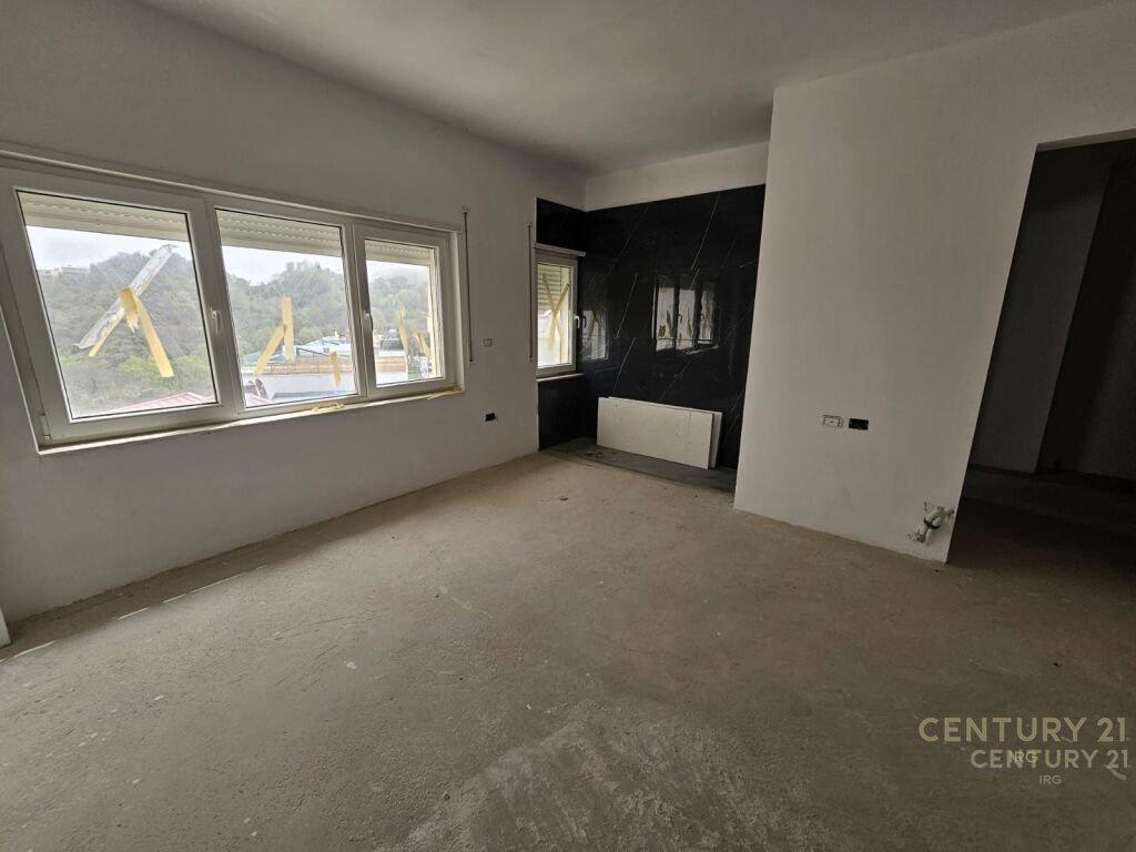 Villa con piscina nel Residence Kodra e Diellit 1
