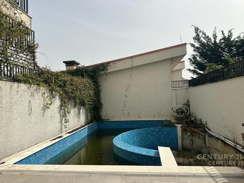 Villa con piscina nel Residence Kodra e Diellit 1