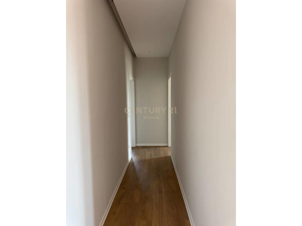 Ufficio Premium in Affitto a Tirana Garden Building