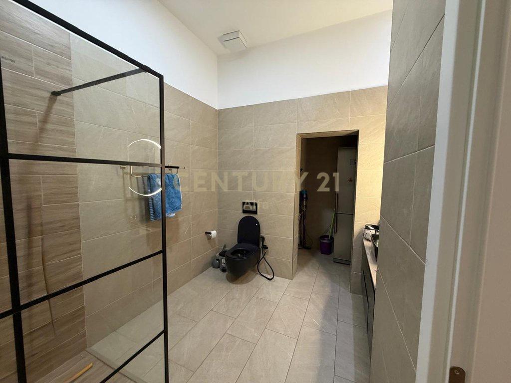 Appartamento 2+1 in vendita a Liqeni i Thatë, Rruga Peti