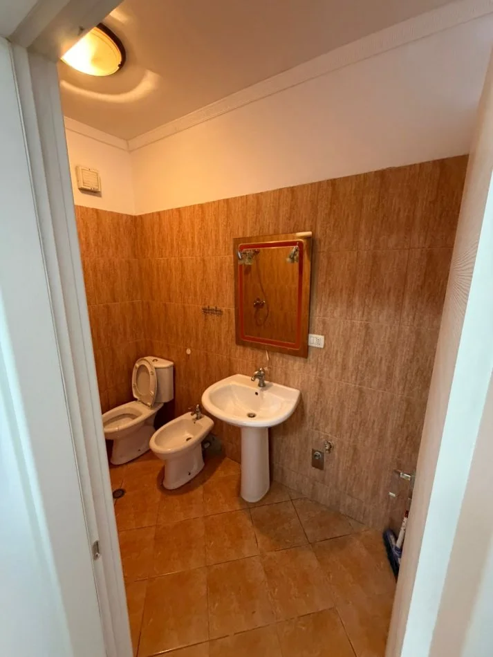Tirane, vendesi appartamento 2+1+Balcone Piano 3, 75 m² 112.000 € (FRESK)