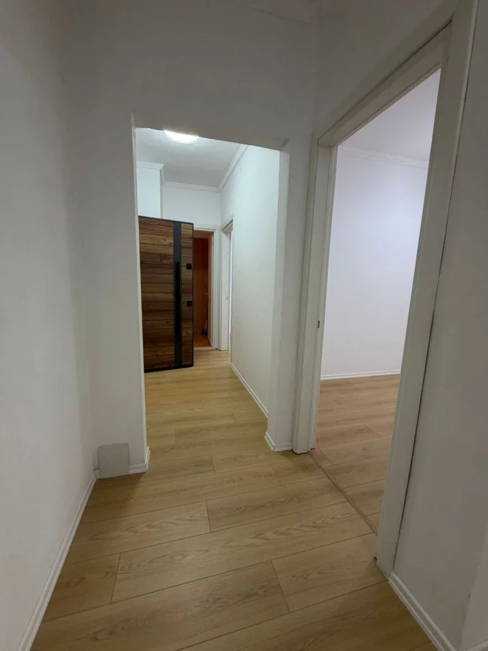 Tirane, vendesi appartamento 2+1+Balcone Piano 3, 75 m² 112.000 € (FRESK)