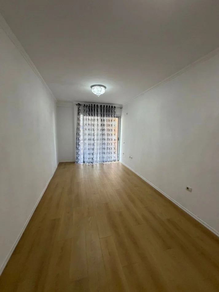 Tirane, shitet apartament 2+1+Ballkon Kati 3, 75 m² 112.000 € (FRESK)