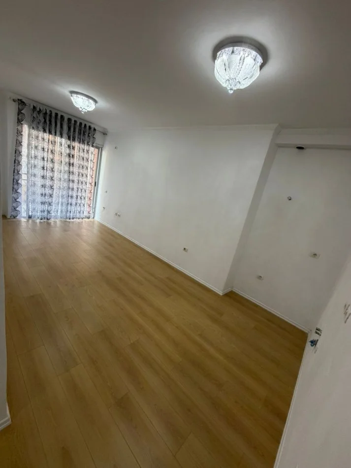 Tirane, vendesi appartamento 2+1+Balcone Piano 3, 75 m² 112.000 € (FRESK)