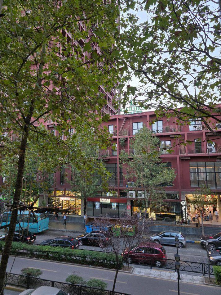 Zyra con affitto di 120 m2 in Via Kavajes a 1400 euro