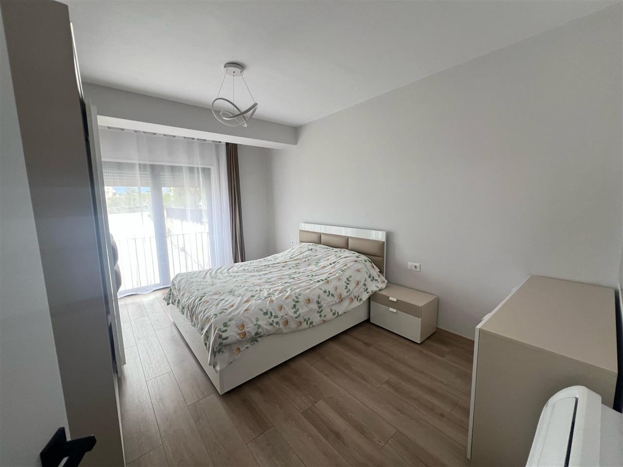 Affittasi 1+1 con posto auto a Kodra e Diellit