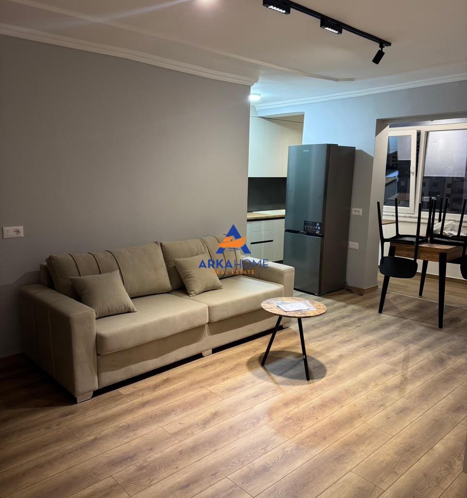JEPET ME QERA APARTAMENT 1+1+BALLKON "PRANË SHKOLLËS VASIL S