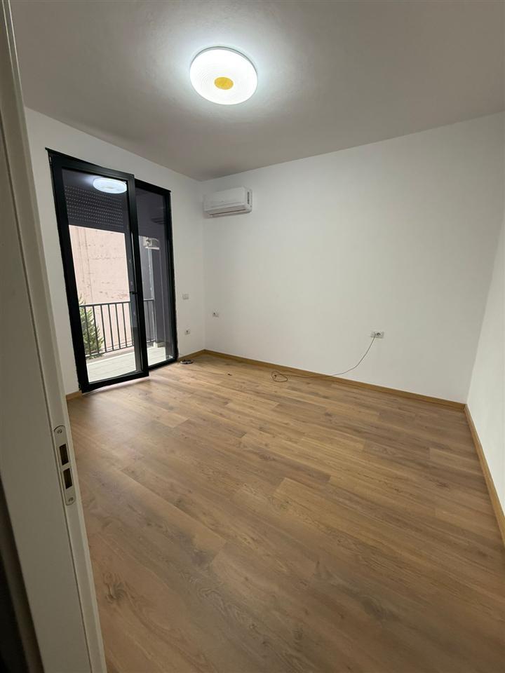 Apartment with Balcony, 75 m2, City Center, 550 Euro