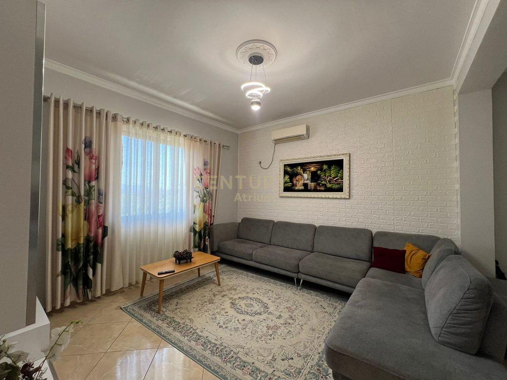 SHITET SHTËPI PRIVATE 2-KATËSHE – HAPËSIRË, KOMODITET DHE PR